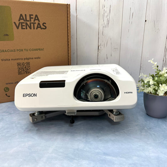 Proyector EPSON PowerLite 530 – WXGA | HDMI | LAN | 3200 lúmenes Con control