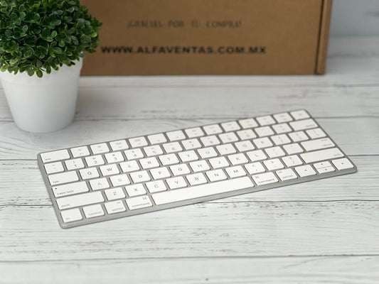 Teclado Apple Magic Keyboard A1644 Original | Bluetooth | Inalámbrico | Recargable | Inglés