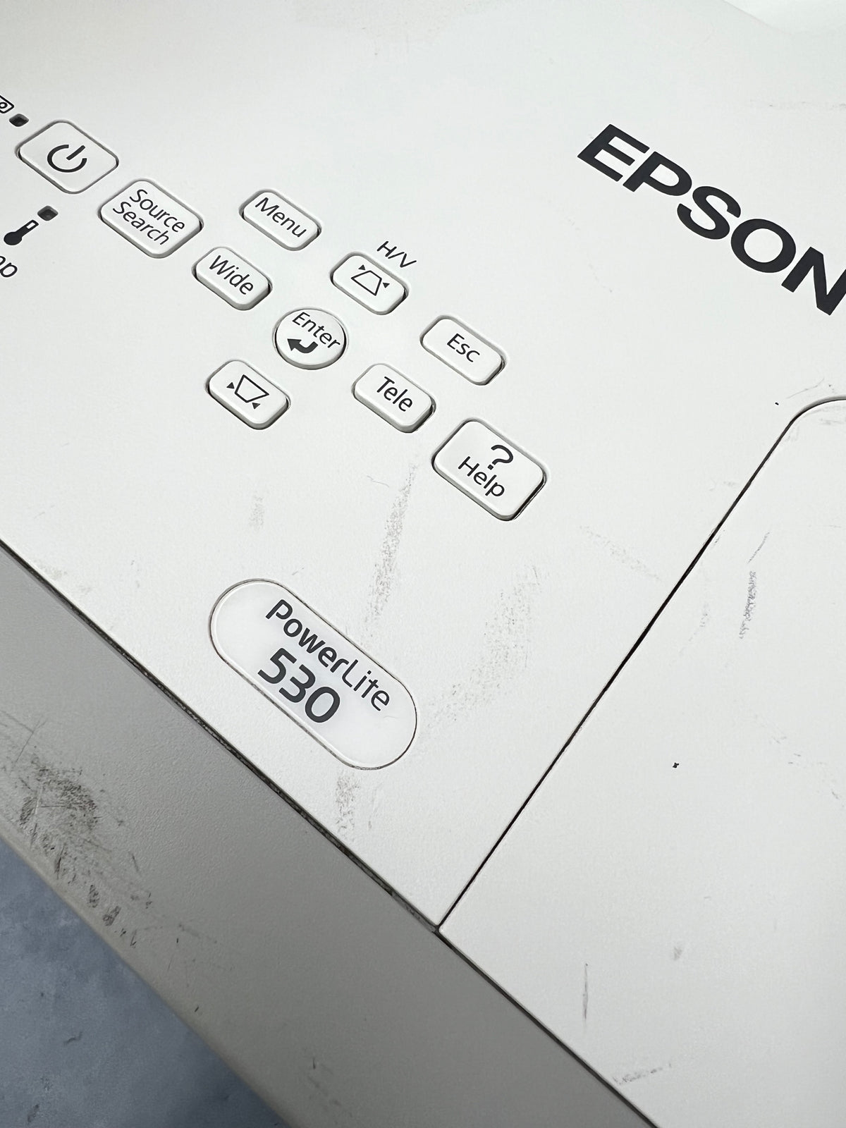 Proyector EPSON PowerLite 530 – WXGA | HDMI | LAN | 3200 lúmenes Con control