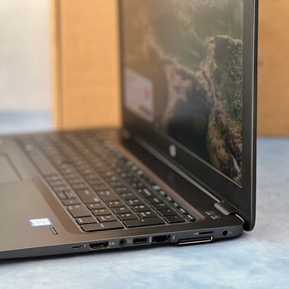 Laptop HP ZBook 15U G4  Core i7 7ma Gen 16GB RAM SSD 256GB  Tarjeta AMD FirePro  2GB CLASE B