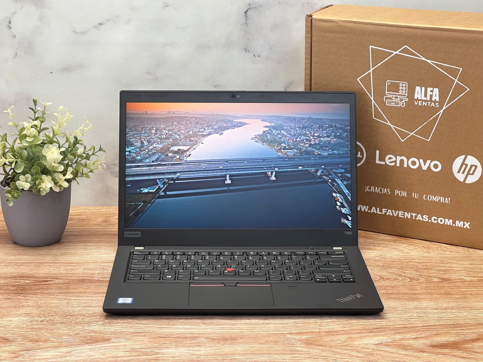 Laptop Lenovo Thinkpad T490 Core i7 8va gen SSD 256GB 16GB DDR4 Pantalla 14" CLASE B