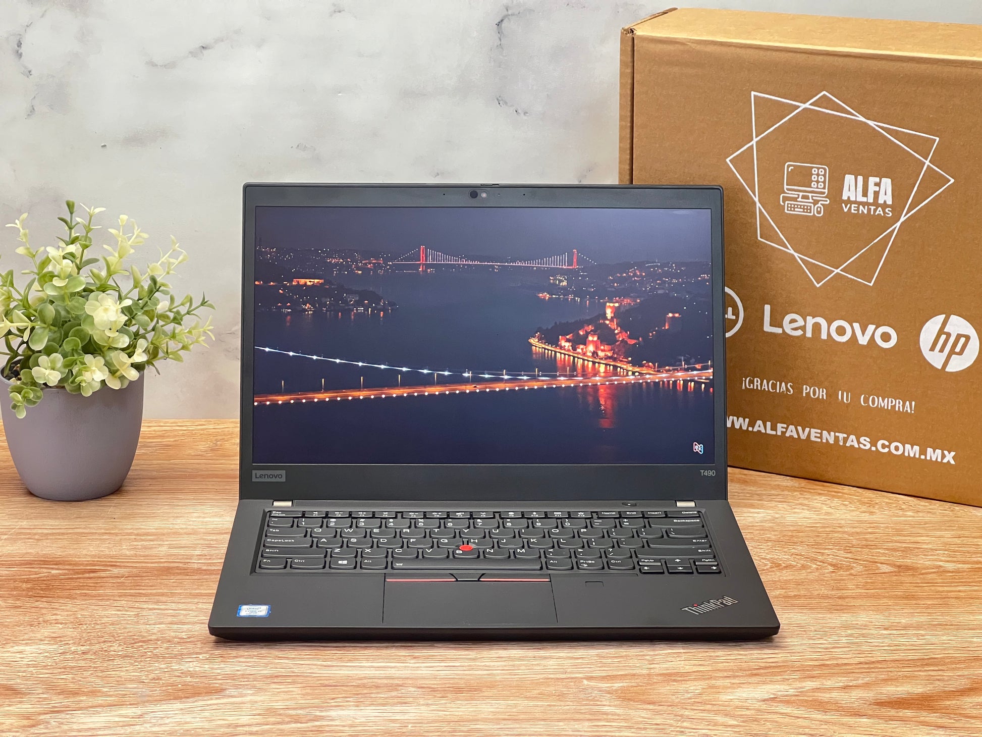 Laptop Lenovo Thinkpad T490 Core i7 8va gen SSD 256GB 16GB DDR4 Pantalla 14" CLASE B