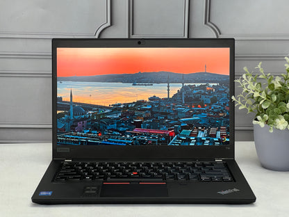 Laptop Lenovo ThinkPad T14 GEN 1 Core i7 10ma Gen SSD 256GB RAM 16GB Pantalla 14"