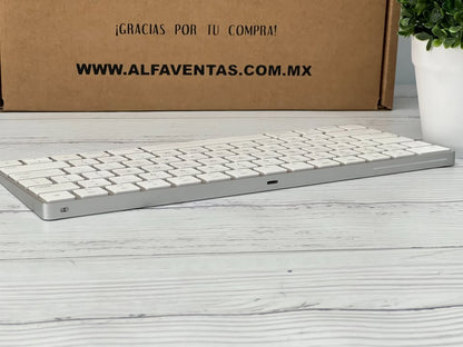Teclado Apple Magic Keyboard A1644 Original | Bluetooth | Inalámbrico | Recargable | Inglés