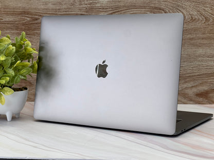 Laptop MacBook Pro A1707 | Intel Core i7 | SSD 256GB | 16GB RAM | Pantalla Retina 15.4" | macOS Monterey