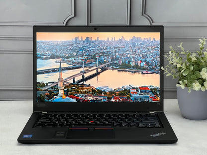 Laptop Lenovo ThinkPad T14 GEN 1 Core i7 10ma Gen SSD 256GB RAM 16GB Pantalla 14"