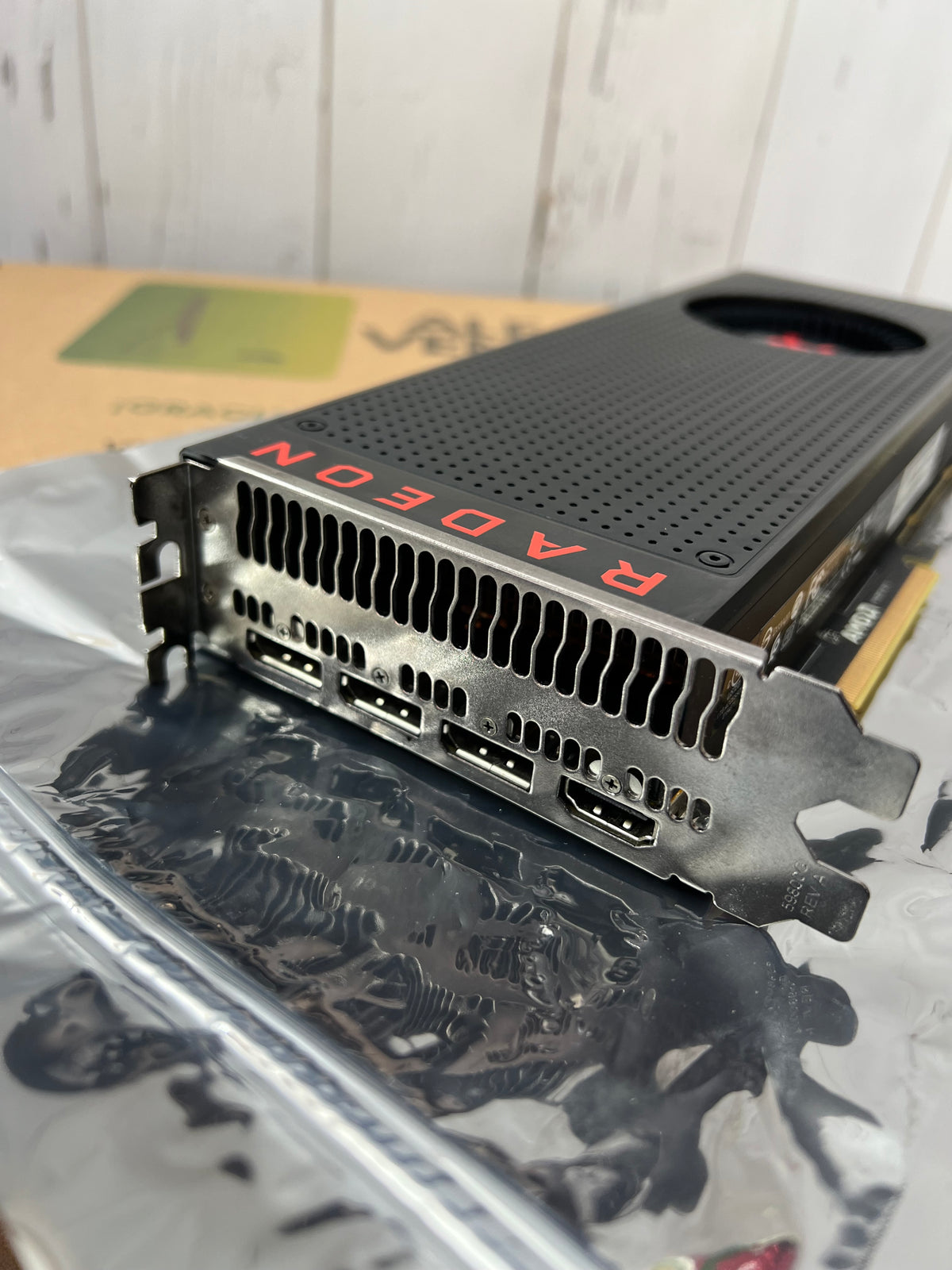 Tarjeta Radeon RX Vega 64 Sapphire – GPU 8GB HBM2 Alto Rendimiento