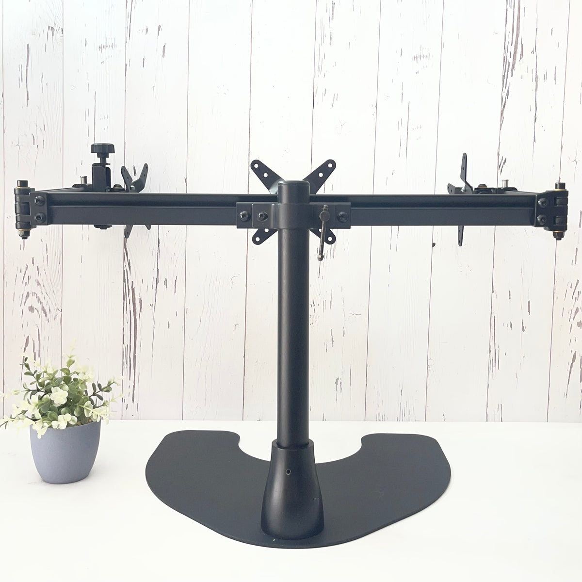 Soporte Triple para Monitores | Base Metálica | Ajuste de Altura e Inclinación | Compatible con VESA
