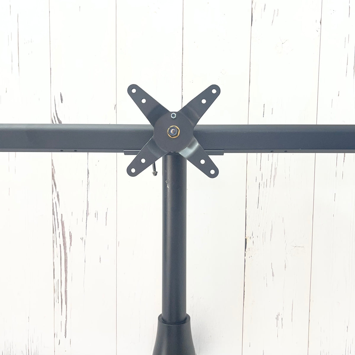 Soporte Triple para Monitores | Base Metálica | Ajuste de Altura e Inclinación | Compatible con VESA