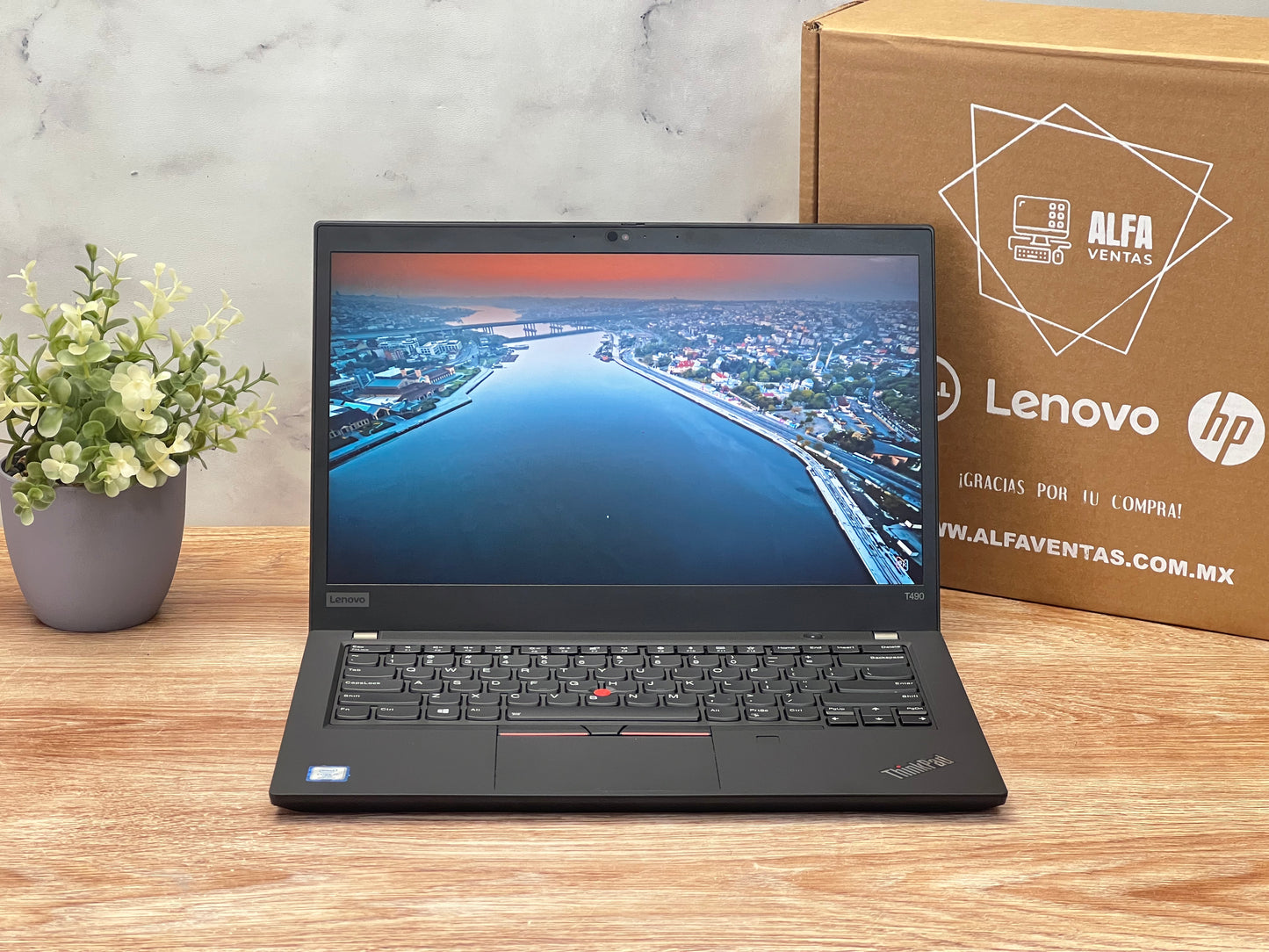 Laptop Lenovo Thinkpad T490 Core i7 8va gen SSD 256GB 16GB DDR4 Pantalla 14" CLASE B