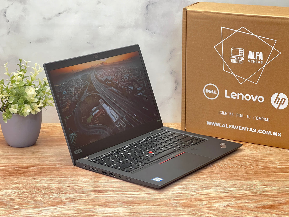 Laptop Lenovo Thinkpad T490 Core i7 8va gen SSD 256GB 16GB DDR4 Pantalla 14" CLASE B