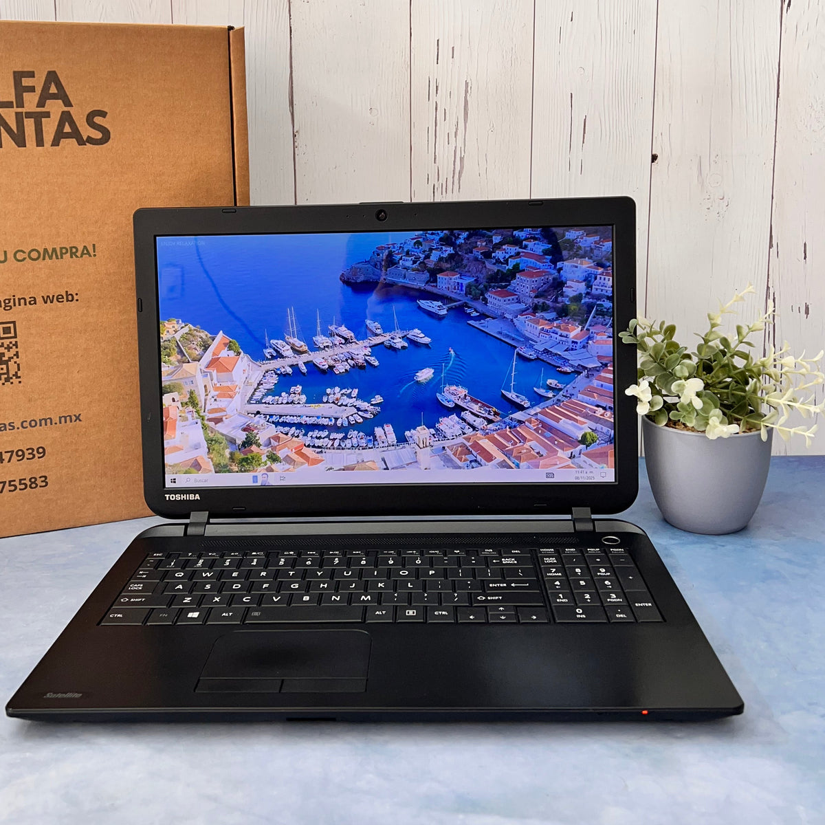 Laptop Toshiba Satellite C555 Celeron SSD 240GB 8GB RAM Pantalla 15.6” Windows 10