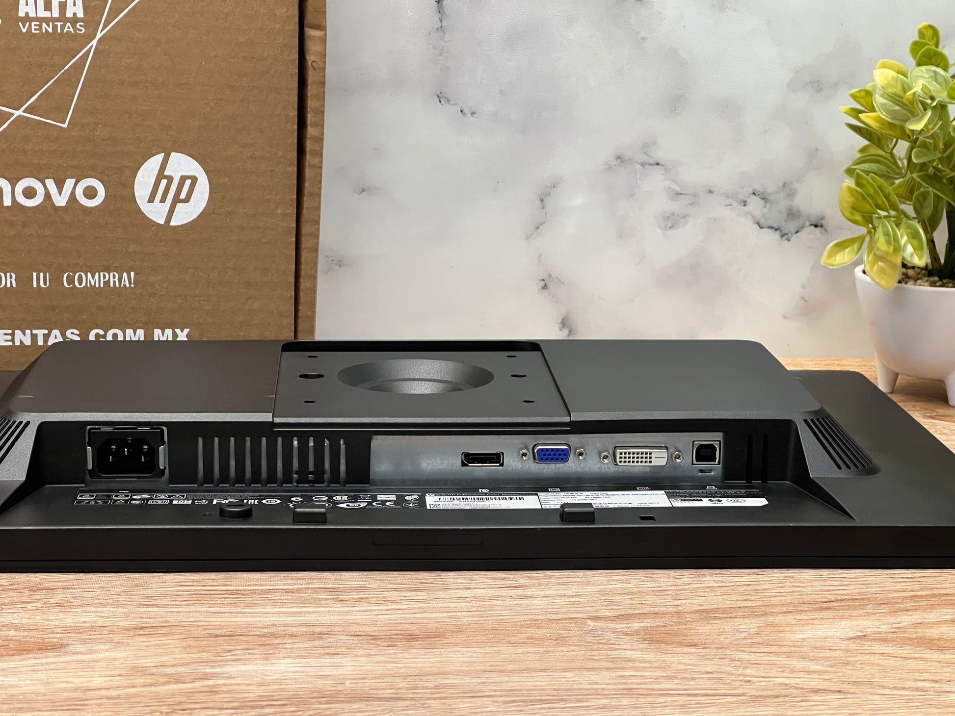 Monitor Hp EliteDisplay 21.5” LED FullHD 1920x1080 VGA,DVI, DisplayPort (sin base) Clase B