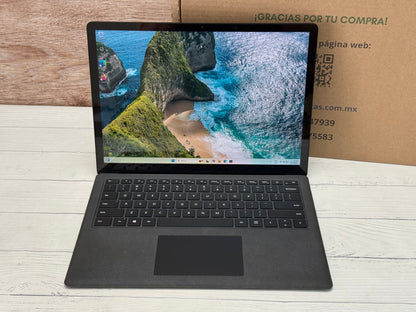 Microsoft Surface Laptop 2 Core i5 8va Gen SSD 256GB 8GB RAM  Pantalla Táctil