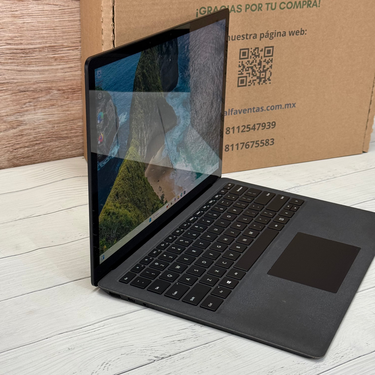 Microsoft Surface Laptop 2 Core i5 8va Gen SSD 256GB 8GB RAM  Pantalla Táctil