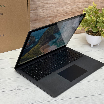 Microsoft Surface Laptop 2 Core i5 8va Gen SSD 256GB 8GB RAM  Pantalla Táctil