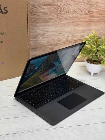 Microsoft Surface Laptop 2 Core i5 8va Gen SSD 256GB 8GB RAM  Pantalla Táctil