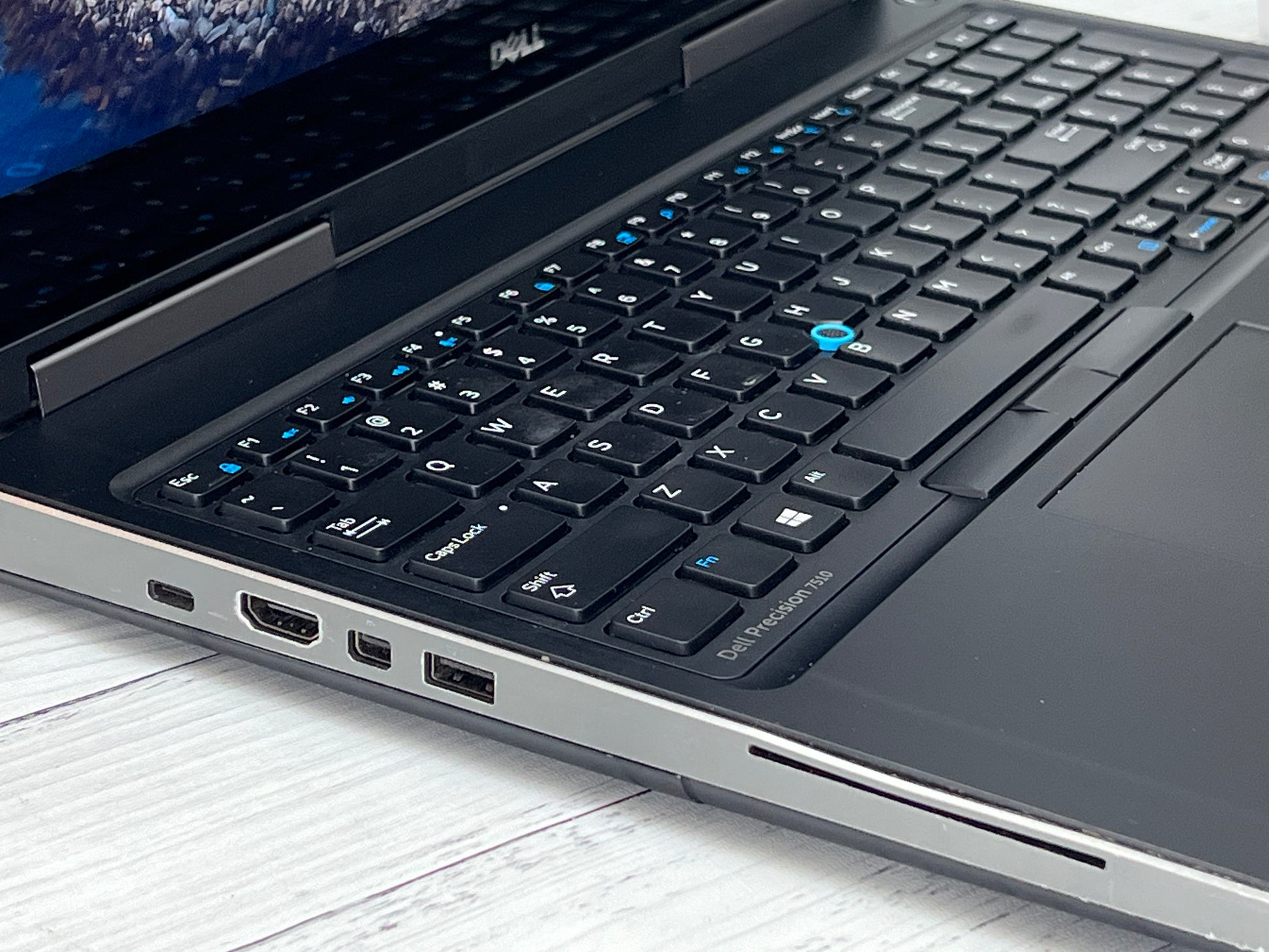 Laptop Dell Precision 7510 | Core i5 6ta Gen | 16GB RAM | SSD 240GB | AMD Radeon R9 M375X 2GB | Pantalla táctil 15.6 | Clase B