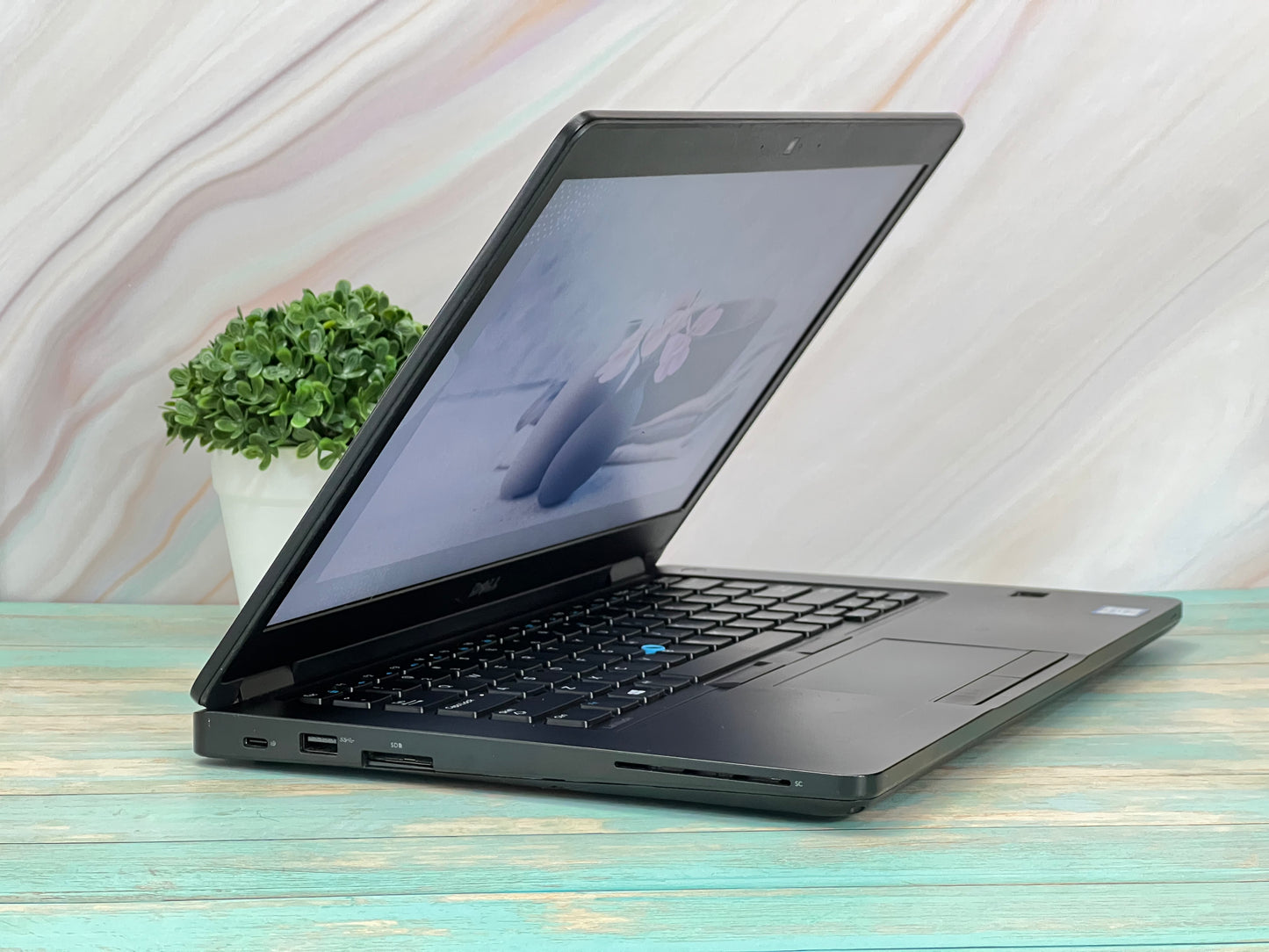 Laptop Dell Latitude 5480 Core i5 7ma Gen SSD 480GB 16GB Pantalla 14" Clase B