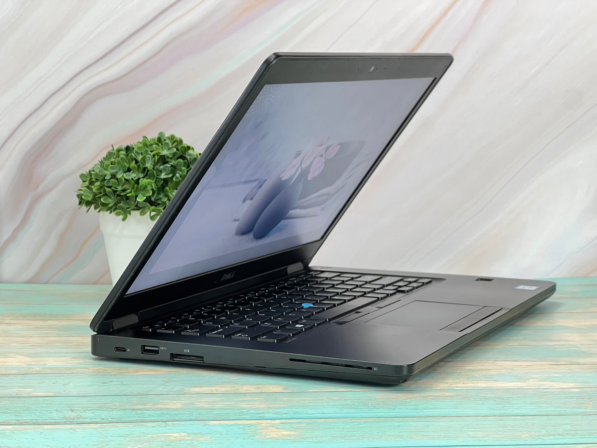 Laptop Dell Latitude 5480 Core i5 7ma Gen SSD 480GB 16GB Pantalla 14" Clase B