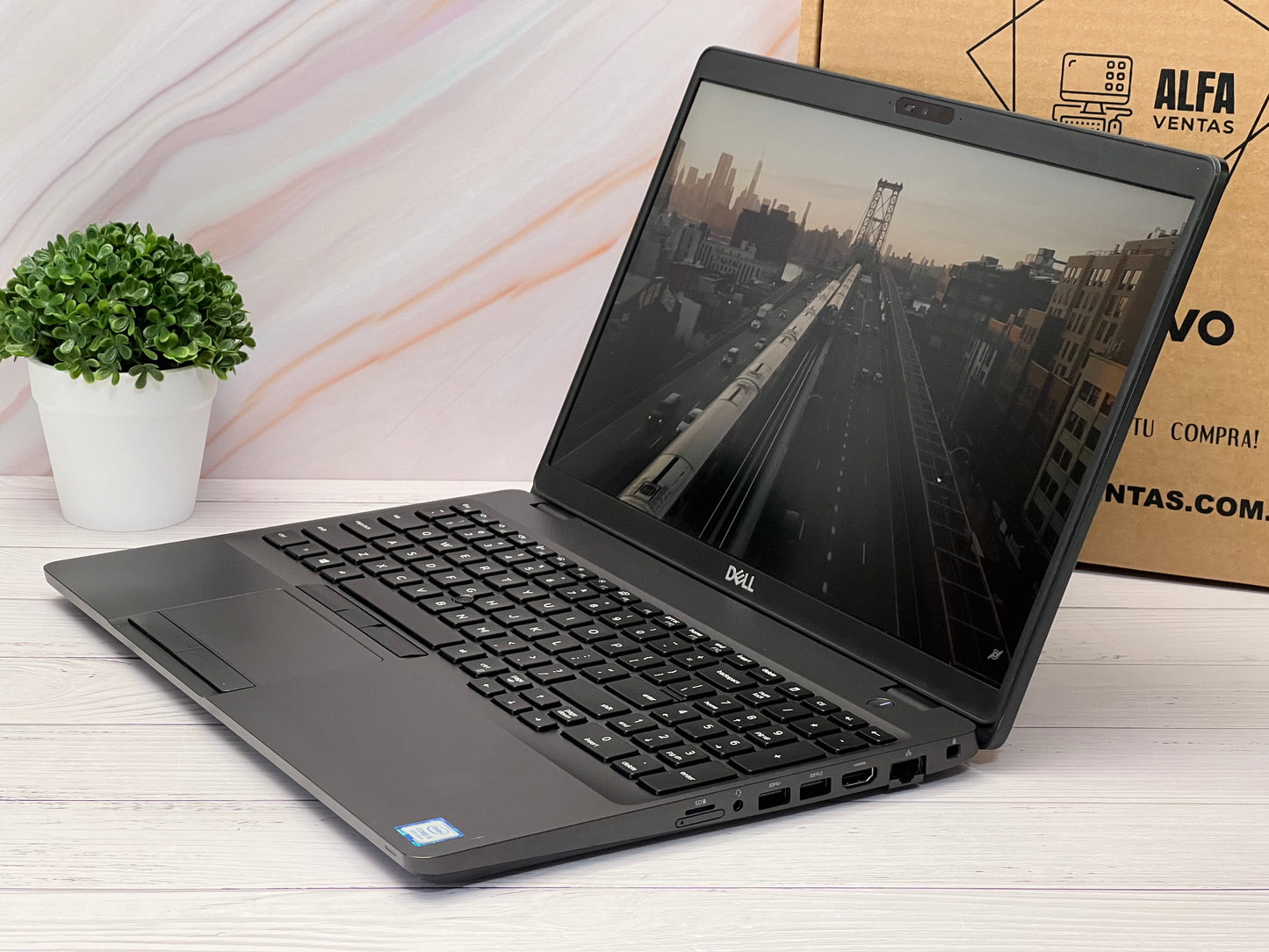 Laptop Dell Latitude 5500  Core i5 8va Gen SSD 250GB 16GB RAM DDR4 Pantalla 15.6"