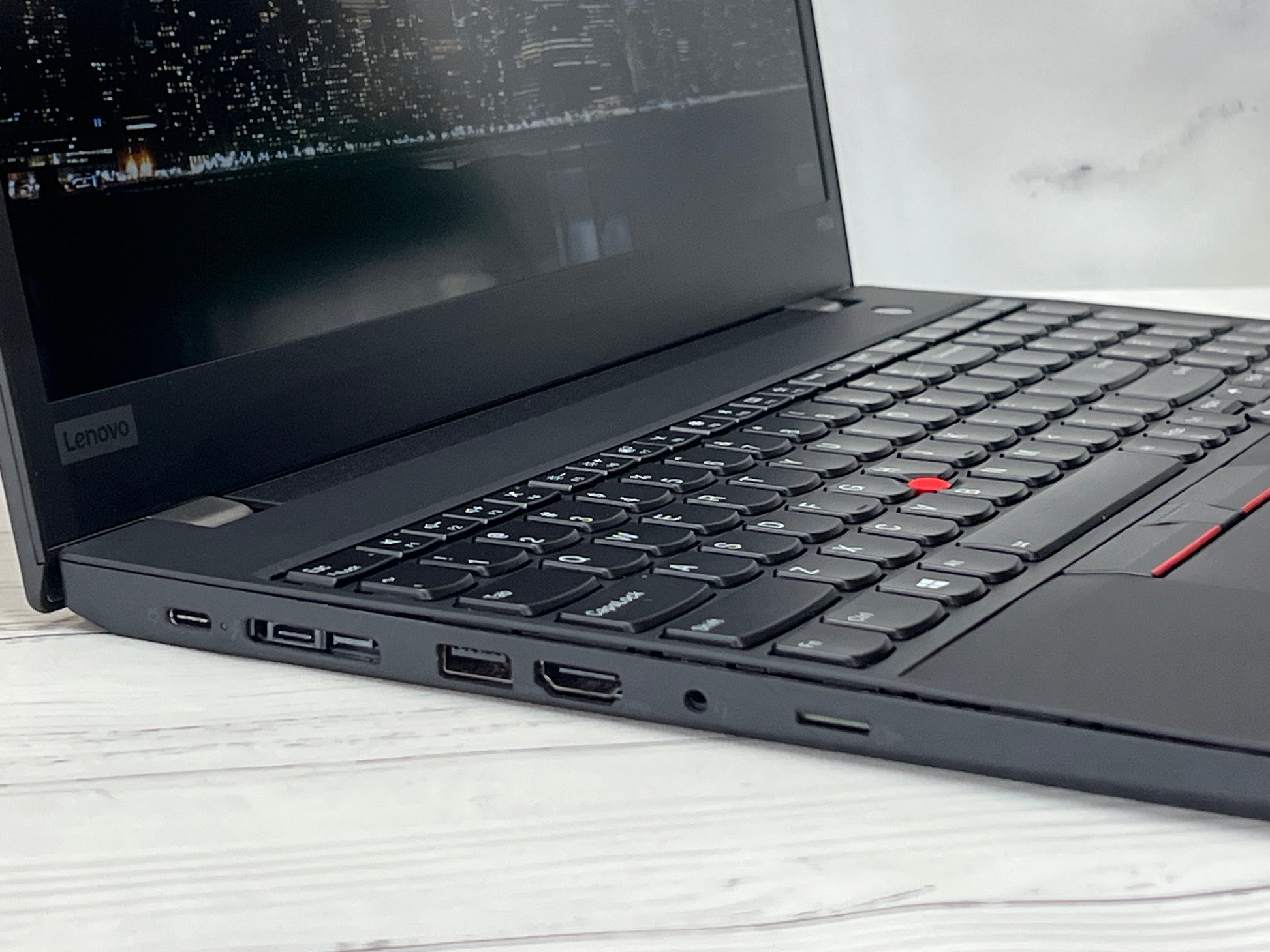 Laptop Lenovo ThinkPad P53s | Core i7 8va Gen | SSD 512GB | 16GB RAM | Tarjeta NVIDIA Quadro P520 2GB | Pantalla 15.6”