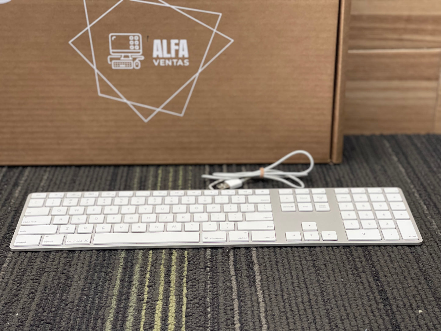 Teclado Apple A1243 ORIGINAL | USB Alámbrico | Inglés