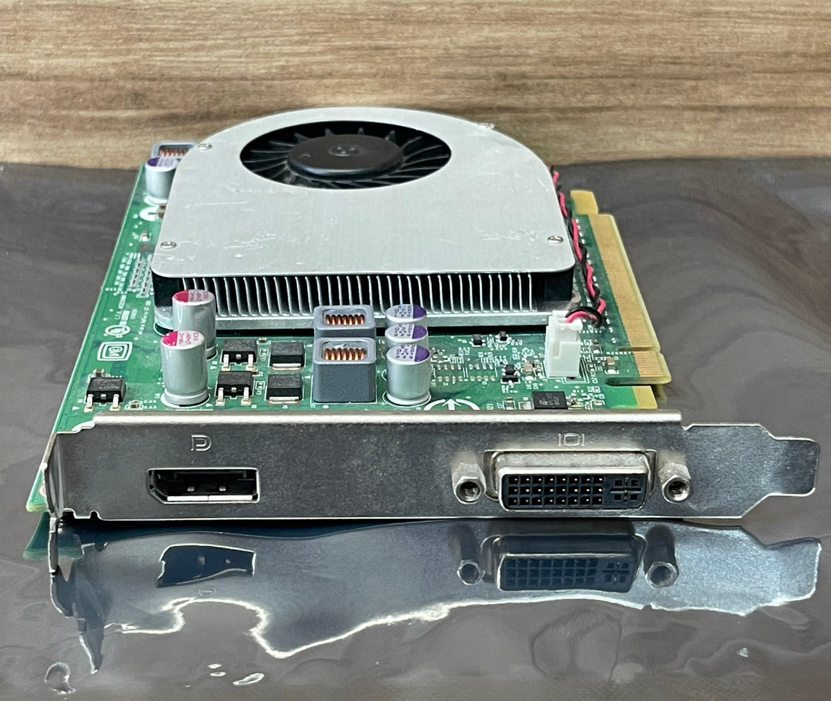 Tarjeta Gráfica NVIDIA GeForce GT 330 | 1GB VRAM | DisplayPort / DVI