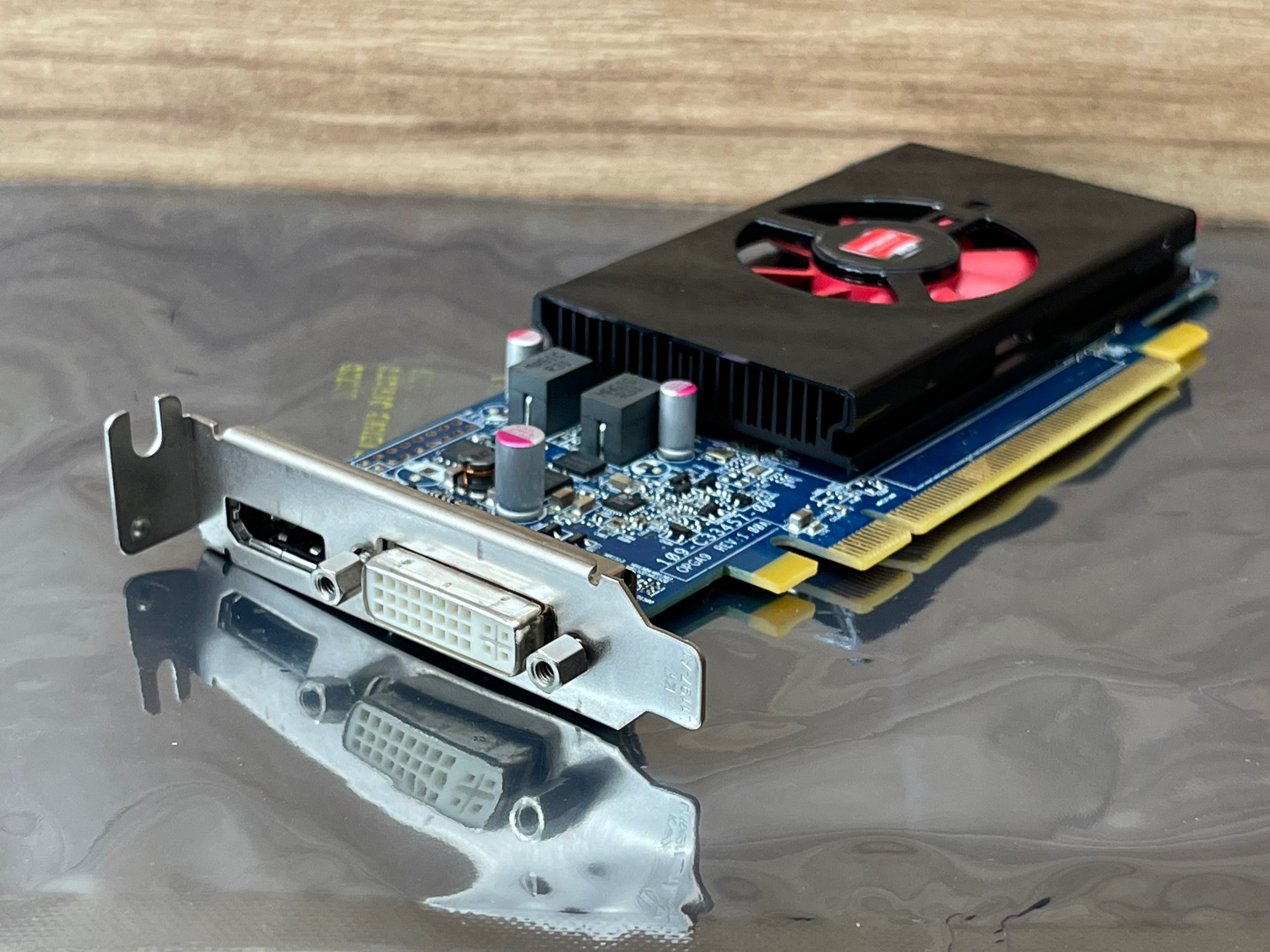 Tarjeta Gráfica AMD Radeon TM R5 240 1GB bajo perfil, DisplayPort-DVI ...