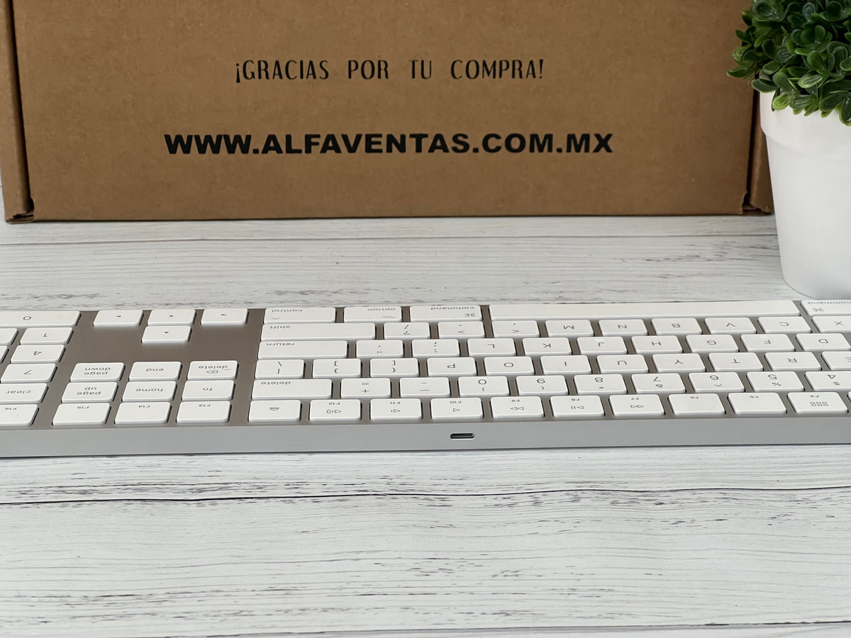 Teclado Apple Magic Keyboard A1843 Original | Bluetooth | Inalámbrico | Teclado Numérico | Recargable