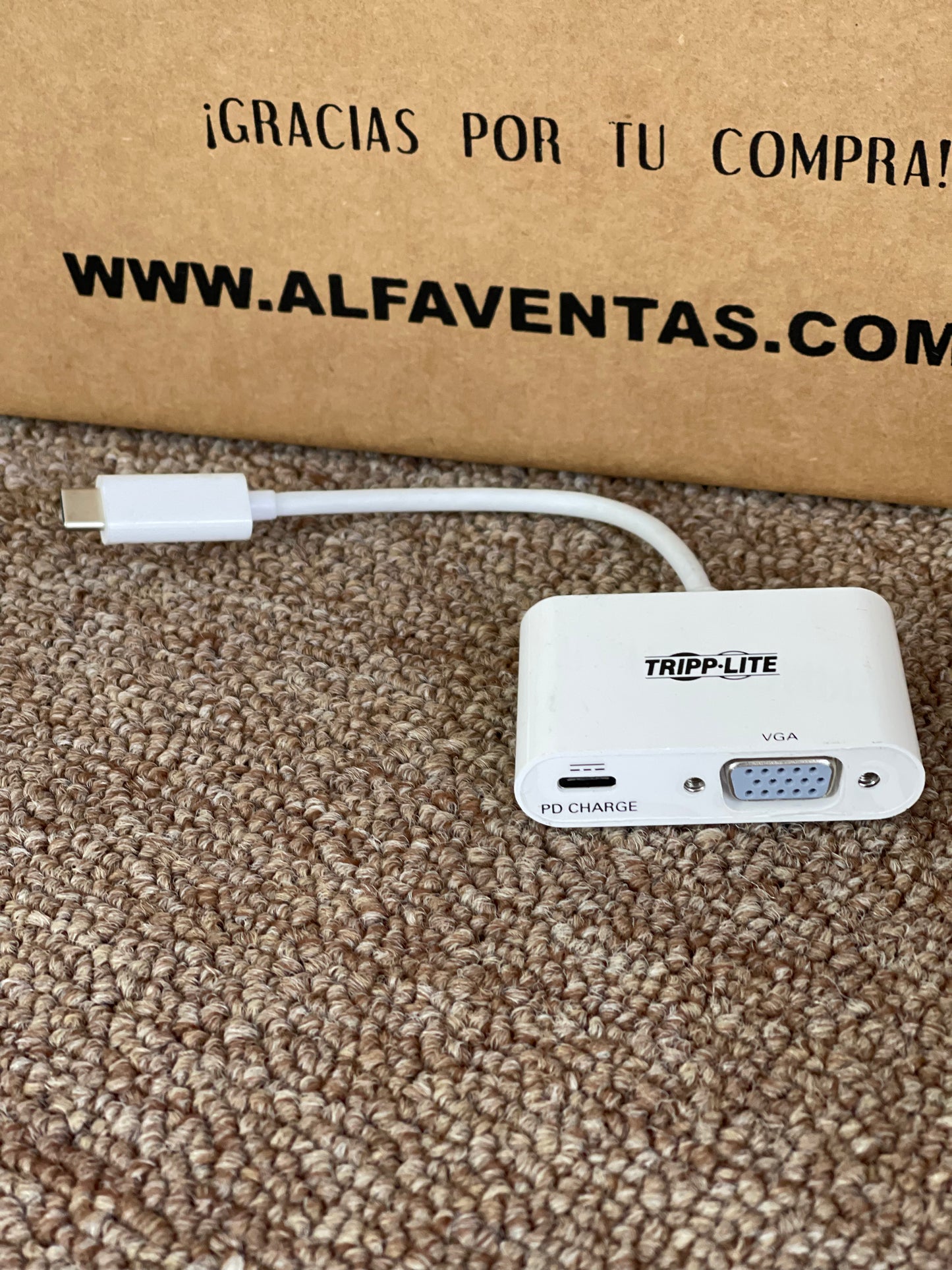 ADAPTADOR USB-C A VGA CON CARGA PD TrippLite