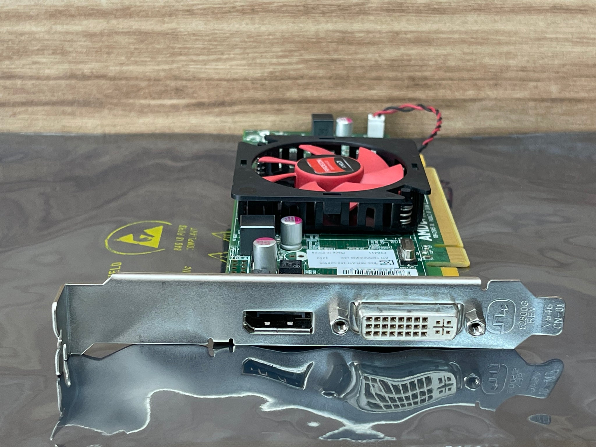 Amd Radeon Hd 7000 Tarjeta Gráfica AMD Radeon HD 7000 Series 1GB alto perfil, DisplayPort ...