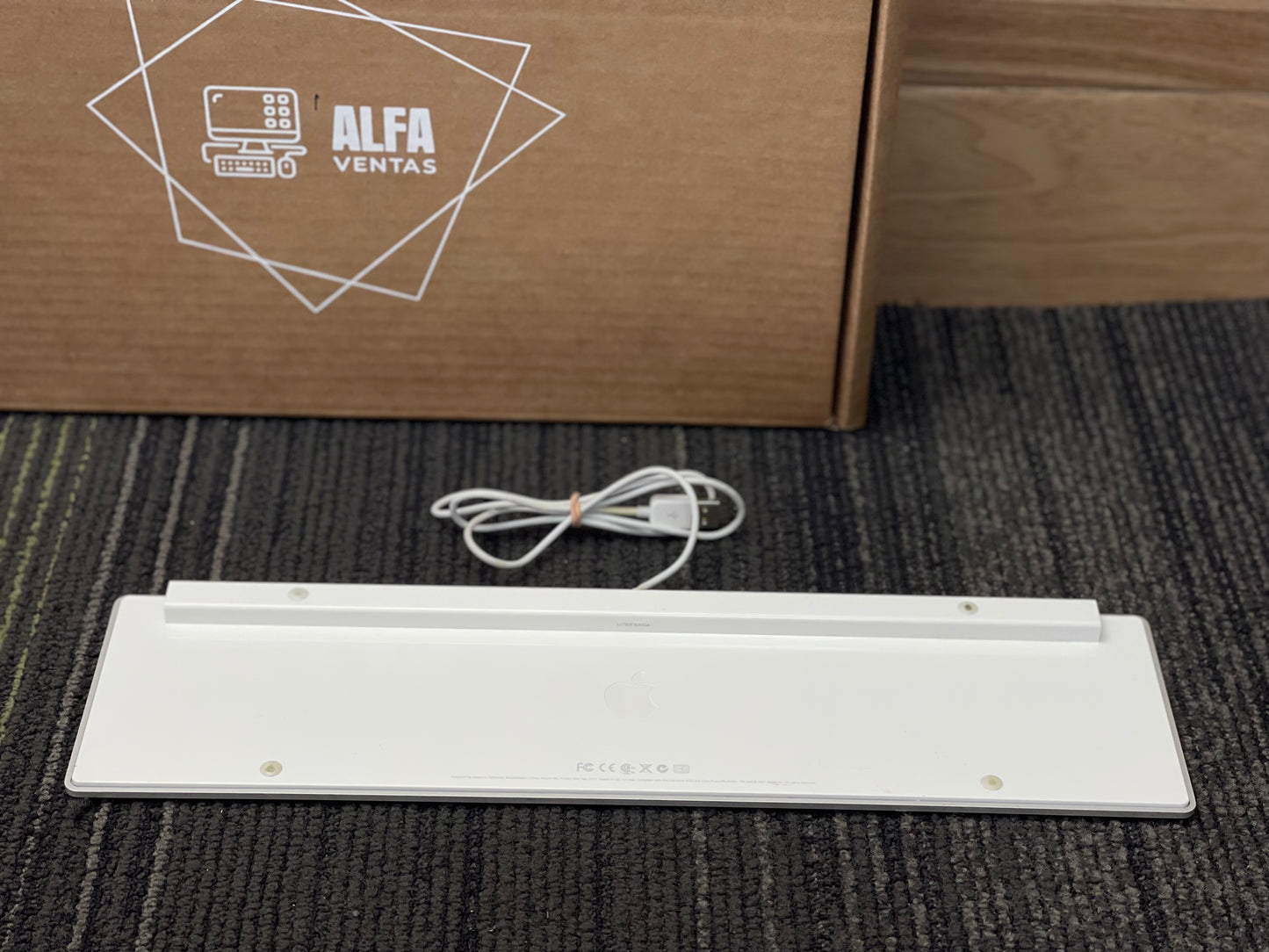 Teclado Apple A1243 ORIGINAL | USB Alámbrico | Inglés