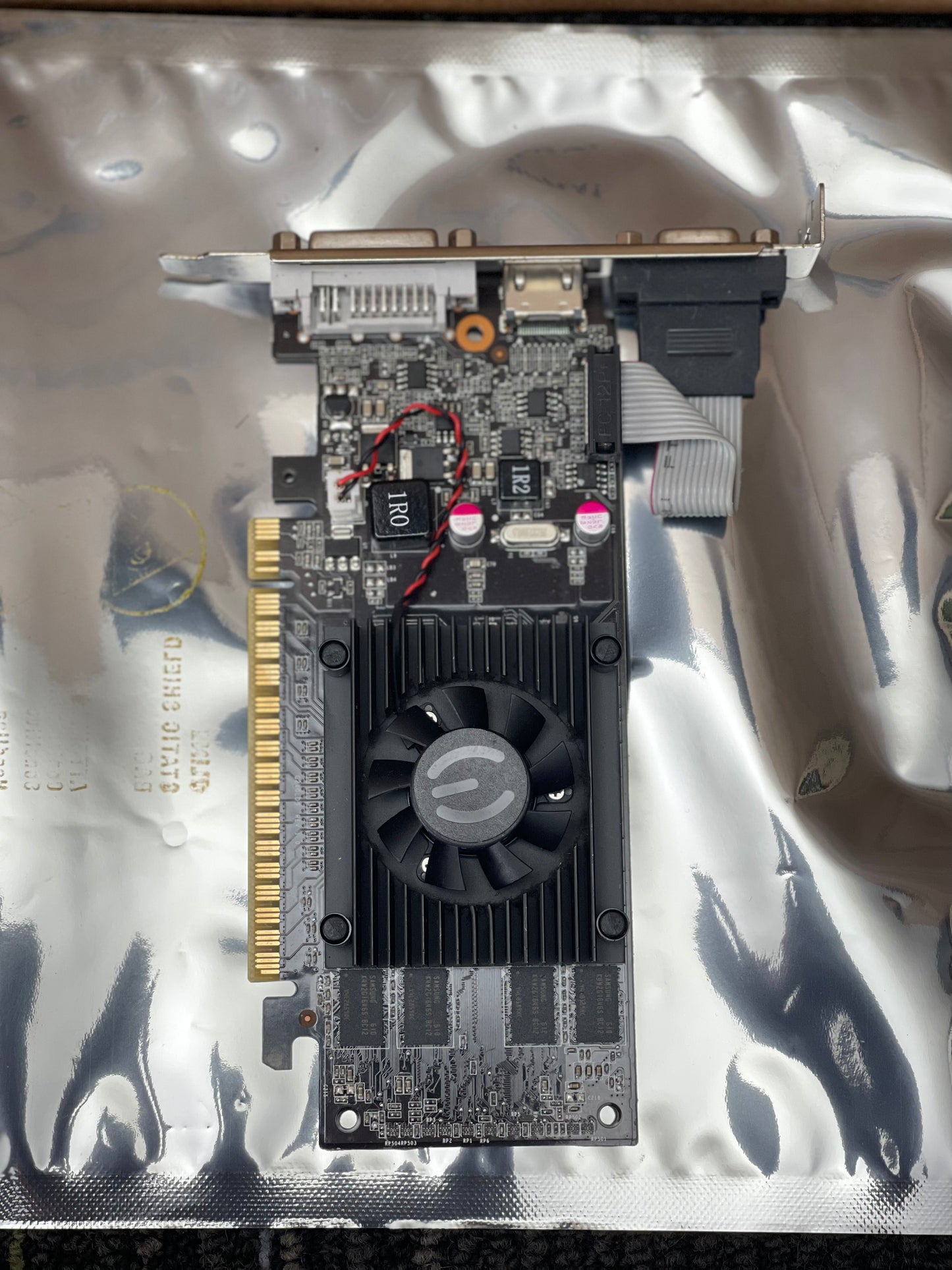 Tarjeta Gráfica NVIDIA GeForce 400s 1GB alto perfil, VGA-DVI-HDMI