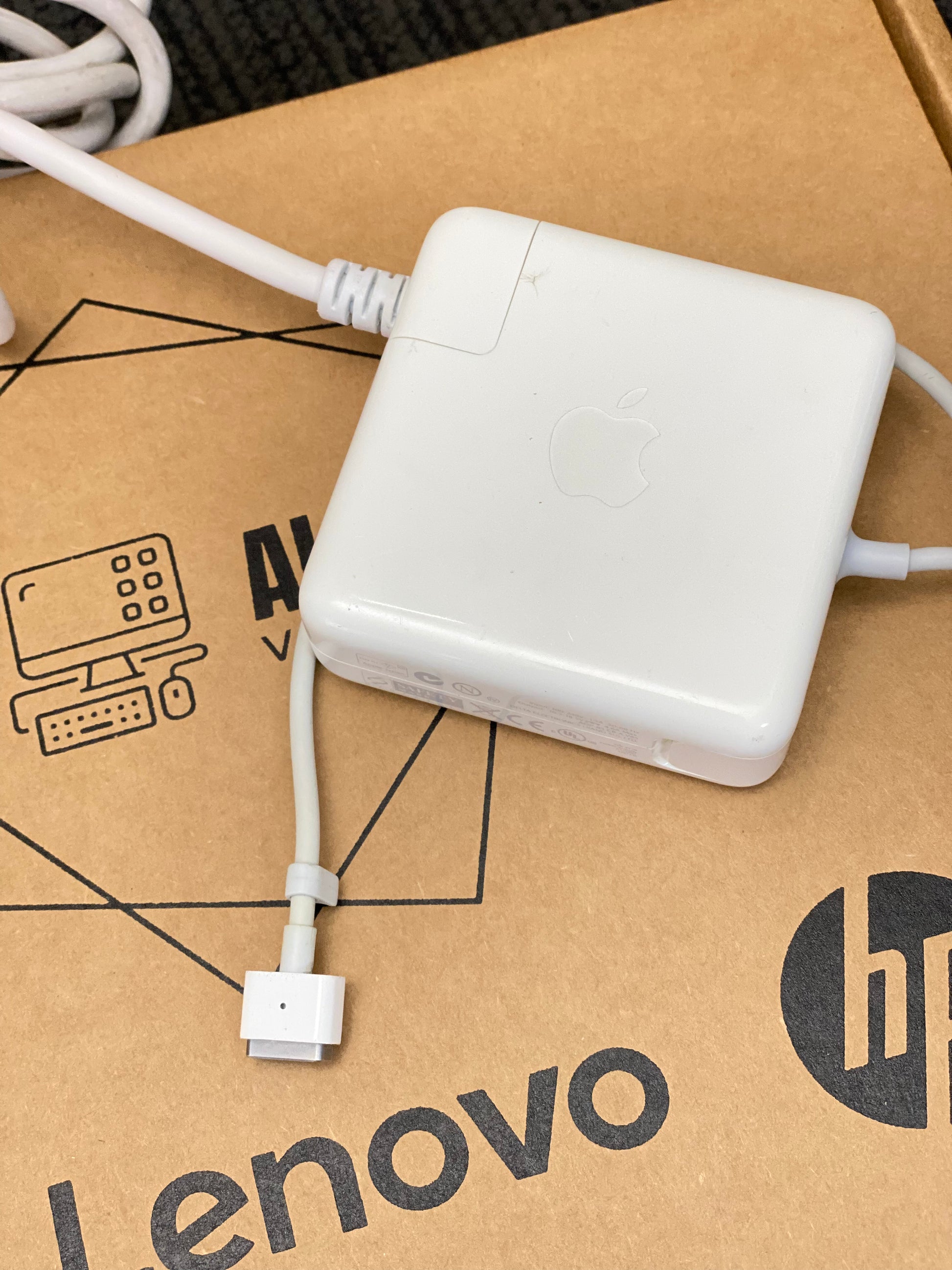 Cargador Apple Original 18.5V 4.6A Magsafe 85W A1222 Macbook Pro