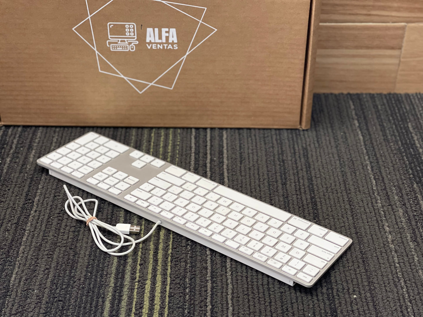 Teclado Apple A1243 ORIGINAL | USB Alámbrico | Inglés