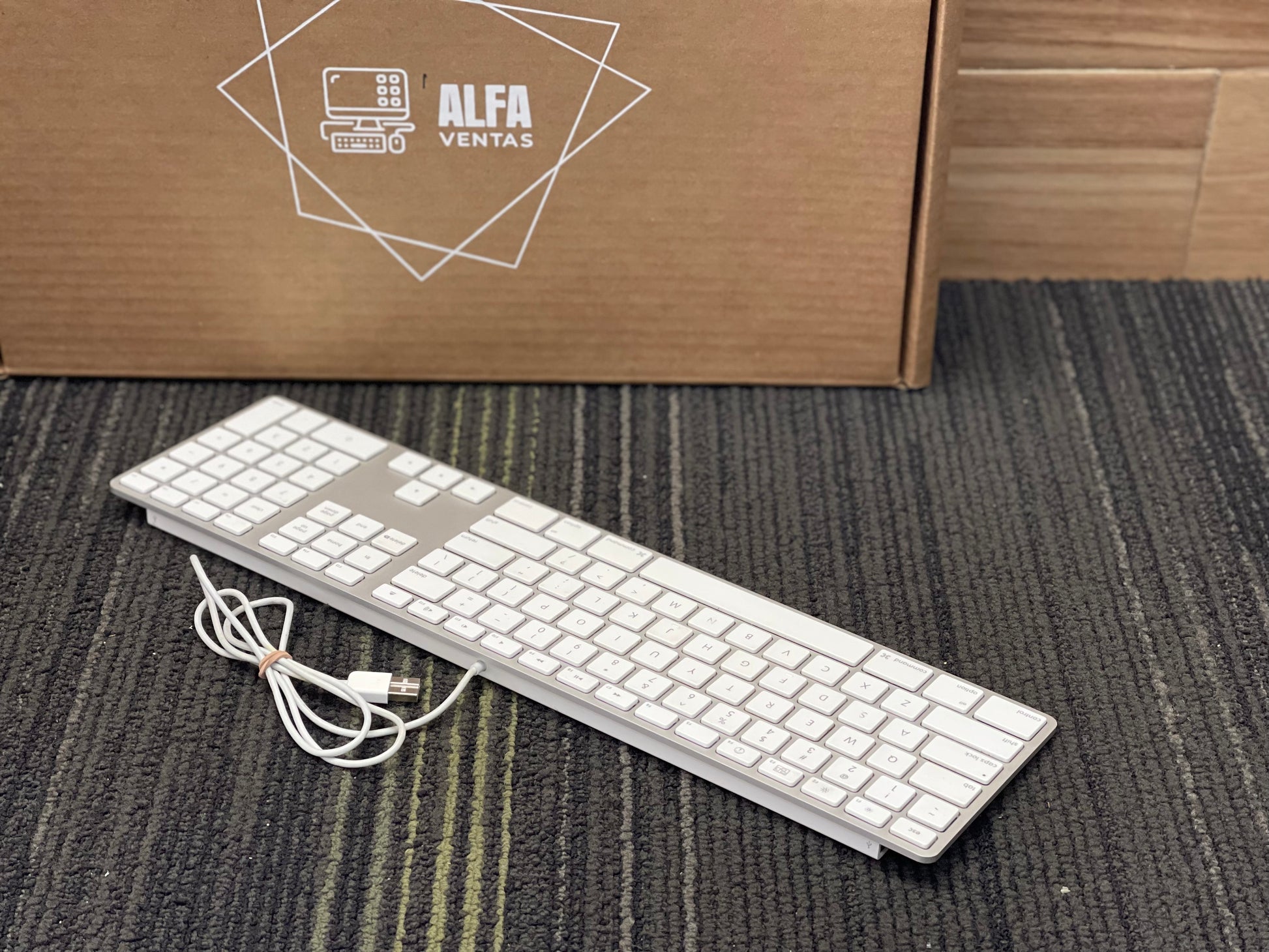 Teclado Apple A1243 ORIGINAL | USB Alámbrico | Inglés